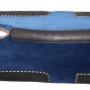 Dessous du tapis de selle montrant la doublure en laine et les renforts en cuir