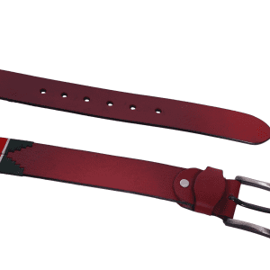 ceinture en cuir rouge allongée avec trous et détails tissés